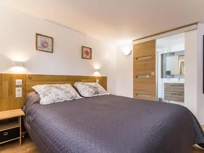 Un ou plusieurs lits dans un hébergement de l'établissement Maison de ville à St Nazaire, près du front de mer, climatisée, 3 chambres avec sdb privatives, WiFi - FR-1-306-1203