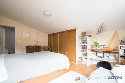 Un ou plusieurs lits dans un hébergement de l'établissement La Marée - 750m plage Noëveillard - Wifi
