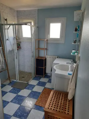 Salle de bains dans l'établissement Chambres tranquilles en campagne