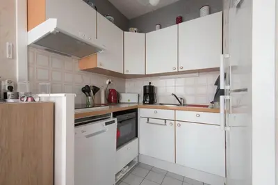 Cuisine ou kitchenette dans l'établissement LE VINTAGE - 300m plage - Wifi - Parking