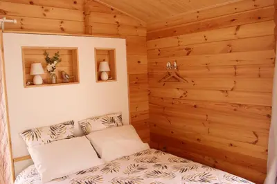 Un ou plusieurs lits dans un hébergement de l'établissement CHALET ESPRIT ZEN et NATURE AVEC SPA