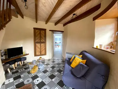 Télévision ou salle de divertissement dans l'établissement LE MOULIN DES GARDES