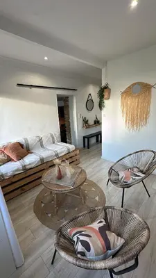 Coin salon dans l'établissement La maison coup de cœur de Pont Caffino 9 couchages plus 2 sur demande
