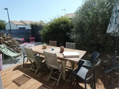 Terrasse ou espace extérieur de l'établissement Maison familiale près de la mer, animaux admis, jardin - FR-1-540-137
