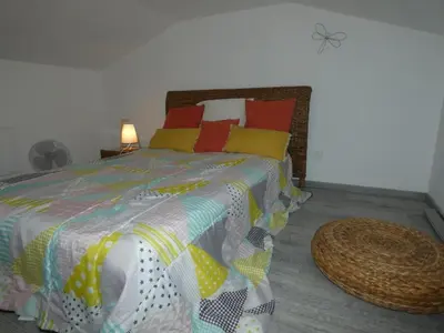 Un ou plusieurs lits dans un hébergement de l'établissement Maison familiale près de la mer, animaux admis, jardin - FR-1-540-137