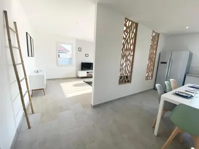 Cuisine ou kitchenette dans l'établissement Belle maison de 140m2, proche centre ville