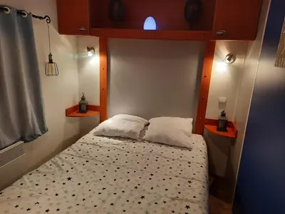 Un ou plusieurs lits dans un hébergement de l'établissement Location mobil home