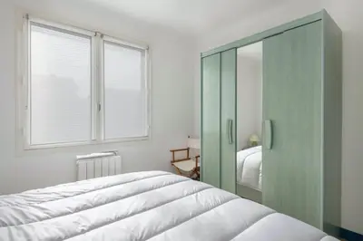 Un ou plusieurs lits dans un hébergement de l'établissement Maison avec jardin à 140m de la Plage
