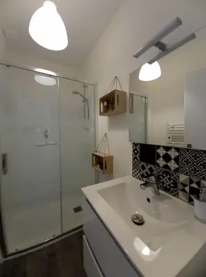 Salle de bains dans l'établissement Gîte 