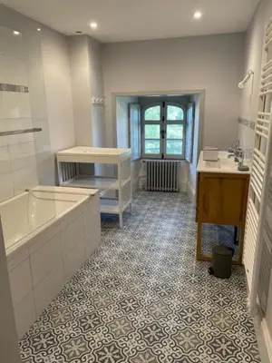 Salle de bains dans l'établissement Gîte proche Puy duFou