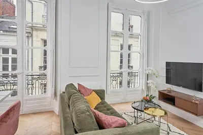 Télévision ou salle de divertissement dans l'établissement Nid urbain - L'Etoile du Sud - Hyper centre