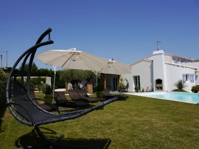 Piscine de l'établissement Une Escale à Pornic chambres d'hôtes 4 épis ou située à proximité
