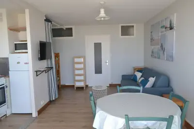 Cuisine ou kitchenette dans l'établissement Appartement studio vue mer les pieds dans l'eau