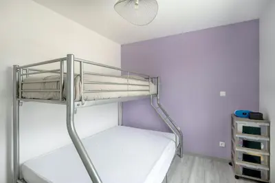 Un ou plusieurs lits dans un hébergement de l'établissement Maison moderne pour 7 personnes à Saint-Michel-Chef-Chef