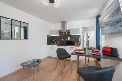 Cuisine ou kitchenette dans l'établissement Hypercentre 14 rue Valdemaine