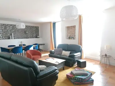 Coin salon dans l'établissement le gîte du fou logement 8 pers 13mn puy du fou