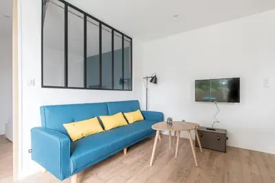 Télévision ou salle de divertissement dans l'établissement Logement confort moderne au pied du Front de Mer