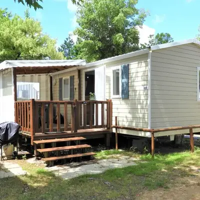 2 Bed - Sleeps 4 - Free Parking - 5 mins to Beach
