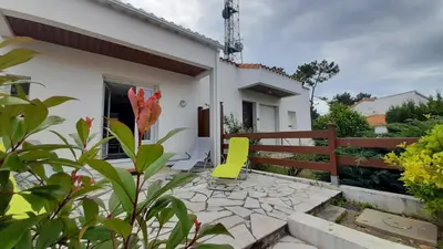 Jardin de l'établissement L'ESCAPADE maison 3 chambres plus mezzanine 8 à 10 personnes