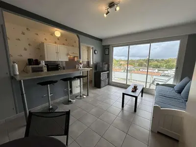 Cuisine ou kitchenette dans l'établissement Studio lumineux avec grand balcon à Saint-Jean-de-Monts - 4 couchages - FR-1-224C-176