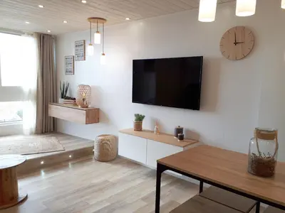 Télévision ou salle de divertissement dans l'établissement Magnifique Studio Face Mer avec Place Privative.
