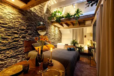 Coin salon dans l'établissement Love Room Bohème Les Petits Plaisirs