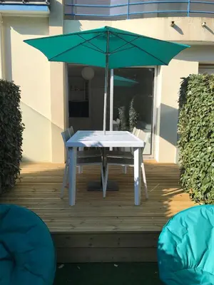Terrasse ou espace extérieur de l'établissement Studio Les Pétrels avec terrasse et jardinet à 2 pas de la plage