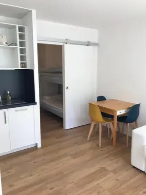 Cuisine ou kitchenette dans l'établissement Studio Les Pétrels avec terrasse et jardinet à 2 pas de la plage