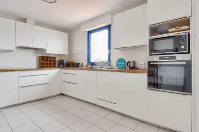 Cuisine ou kitchenette dans l'établissement Appart pour 6 adultes et 2 enfants avec terrasse