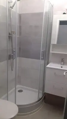 Salle de bains dans l'établissement Studio - Marina 4 - 17 allée des Pinons - 2-1