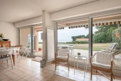 Coin salon dans l'établissement Rez-de-terrasse face mer pour 4 personnes