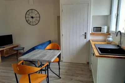 Cuisine ou kitchenette dans l'établissement Gîte 