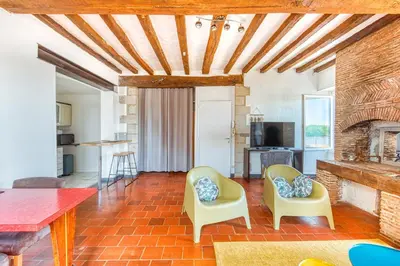 Télévision ou salle de divertissement dans l'établissement MONKEY PARADISE Bel appartement vue LOIRE