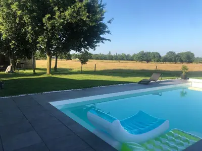 Piscine de l'établissement Cabane au cœur du Vignoble Nantais avec piscine privative chauffée - FR-1-306-1210 ou située à proximité