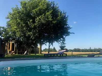 Piscine de l'établissement Cabane au cœur du Vignoble Nantais avec piscine privative chauffée - FR-1-306-1210 ou située à proximité