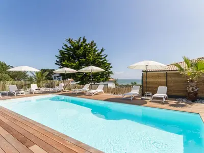 Piscine de l'établissement Gîtes avec piscine chauffée proche plage. Jardin, spa, BBQ, Wifi. Ch. bébé incluse - FR-1-306-1209 ou située à proximité
