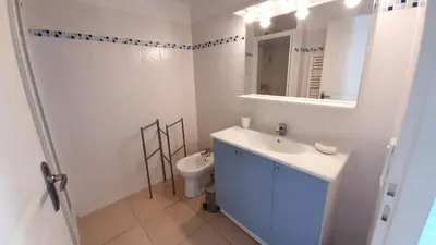 Salle de bains dans l'établissement LES PALUDIERS Appartement 2 chambres centre-ville