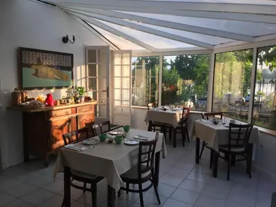Restaurant ou autre lieu de restauration dans l'établissement La Houache Chambres d'Hôtes