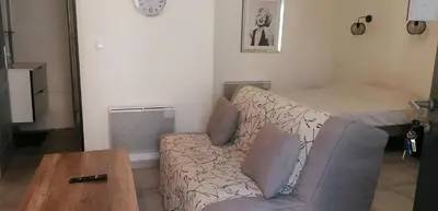 Coin salon dans l'établissement Studio 30 m2 toutlemonde