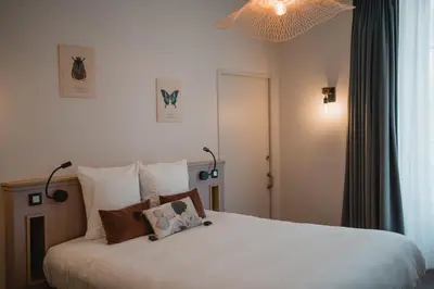Un ou plusieurs lits dans un hébergement de l'établissement Hôtel-Restaurant Villa Métis