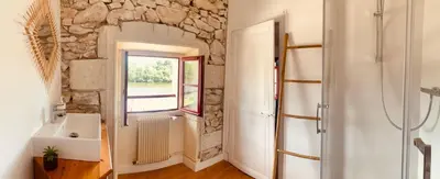Salle de bains dans l'établissement Le bistrot de l'écluse