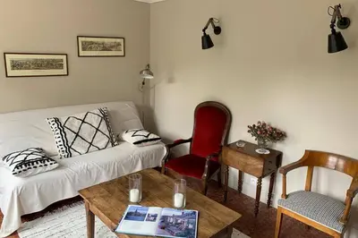 Coin salon dans l'établissement LA PETITE MAISON de Chenillé Changé