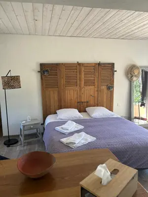 Un ou plusieurs lits dans un hébergement de l'établissement chambre d hôtes les trois châteaux