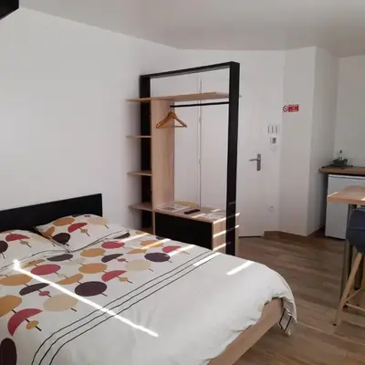 CHARMANT STUDIO DANS UNE MAISON NEUVE