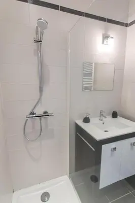 Salle de bains dans l'établissement Le Brivetain ✩ Hypercentre ✩ Parking gratuit