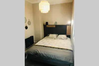 Un ou plusieurs lits dans un hébergement de l'établissement Appartement 2/3 pers, centre ville avec parking.