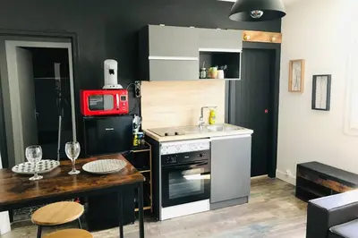 Cuisine ou kitchenette dans l'établissement Appartement 2/3 pers, centre ville avec parking.