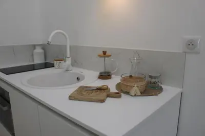 Cuisine ou kitchenette dans l'établissement Chambre Cosy Chic