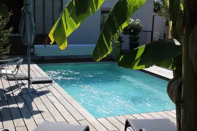 Piscine de l'établissement Chambre Cosy Chic ou située à proximité