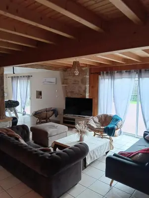 Télévision ou salle de divertissement dans l'établissement Le gîte Le Marillet
